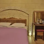 Отель Relic House 2*