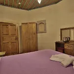Отель Relic House 2*