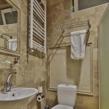 Relic House Hotel 2*